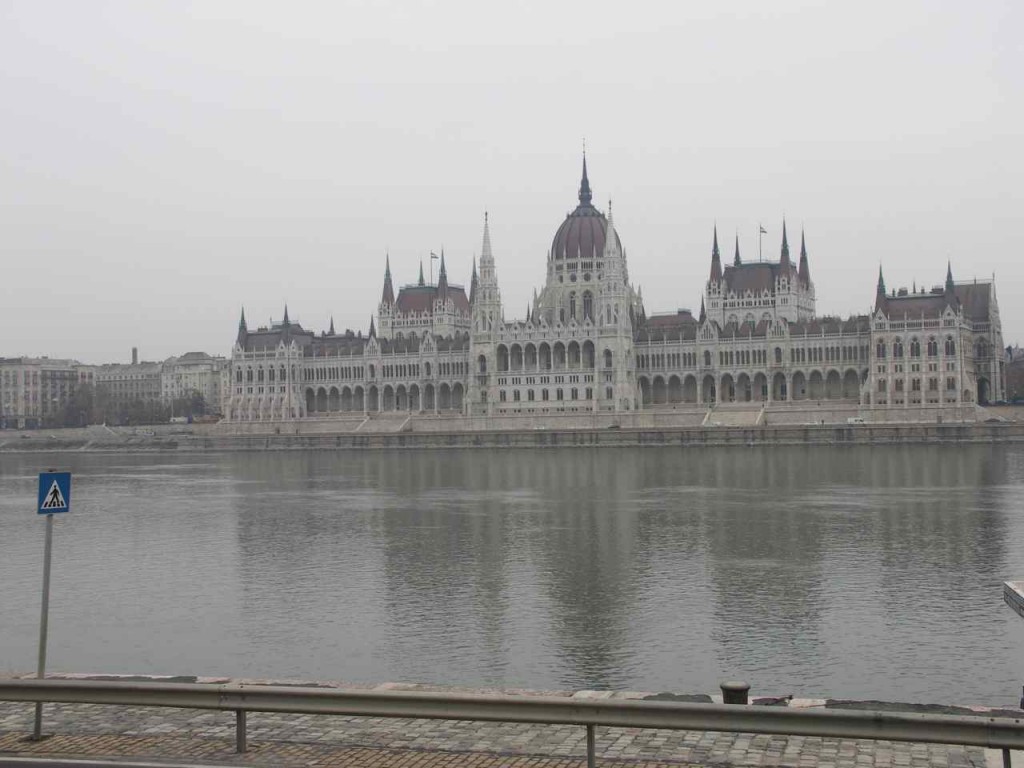 Den ungarske parlamentsbygning i Budapest  Foto: Ota Tiefenböck