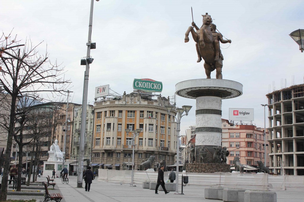 En gigantisk statue af Alexander den Store i den makedonske hovedstad Skopje  Foto: Ota Tiefenböck