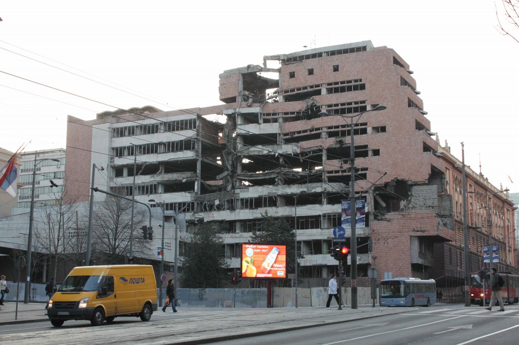 Natos bombning i 1999 er fortsat synlig i Beograd. Foto: Ota Tiefenböck