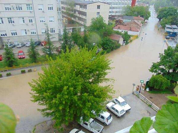 Den sydserbiske by Nis under oversvømmelserne  Foto: Stefan Jovanovic