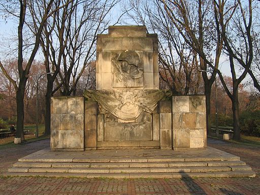 Et mindesmærke for de sovjetiske soldater i Warszawa  Foto: masti