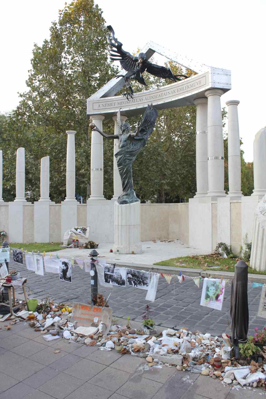 Monumentet på Frihedspladsen i Budapest skaber fortsat protester  Foto: Ota Tiefenböck
