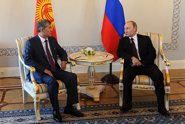 Inden Atambayev mødes med Vladimr Putin i Sankt Petersborg, mellemlandede han i Moldova. Hvorfor, spekuleres der i medierne i Moldova  Foto: Kremlin