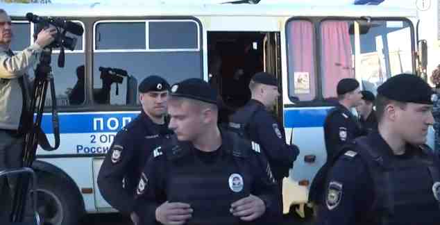 Politiet på Bolotnojpladsen i Moskva  Foto: Youtube