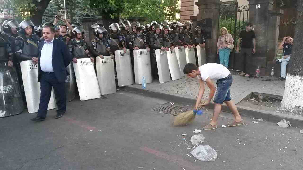 Demonstrationen i Jerevan  Foto: CivilNet