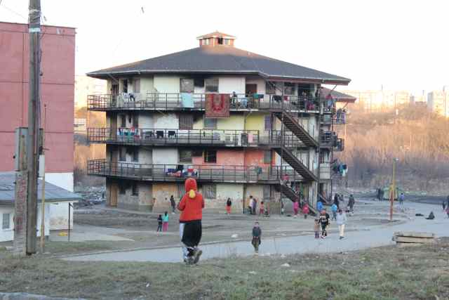En af Centraleuropas største ghettoer Lunik i den slovakiske by Kosice  Foto: Ota Tiefenböck