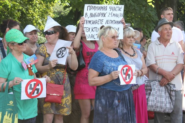 En prorussisk demonstration i Kharkiv i maj 2014: Ota Tiefenböck