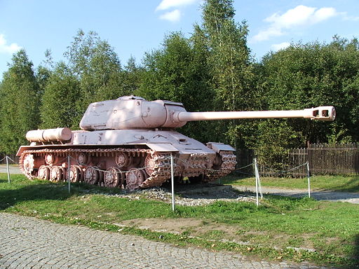 Sovjetisk kampvogn blev fjernet fra den tjekkiske hovedstad Prag i 1991, efter atr den tjekkiske kunstner David Cerny malede den pink  Foto: Hynek Moravec