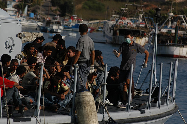 Migranter ankommer til den italienske ø Lampedusa  Foto: Sara Prestiani