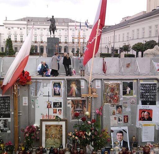 Præsidentpaladset i Warszawa efter ulykken i Smolensk Foto: Sebk.
