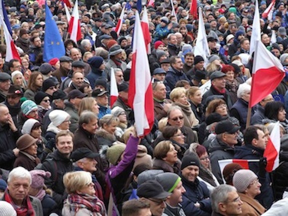 Fra en tidligere demonstration i Warszawa Foto: KOD