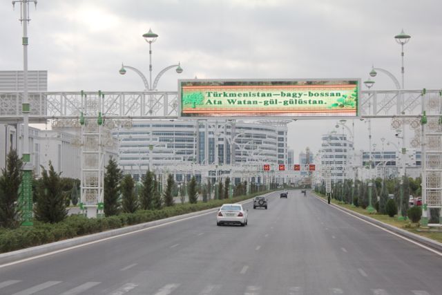 Den turkmenske hovedstad Asghabat Foto: Ota Tiefenböck