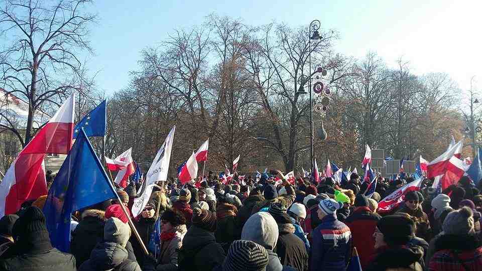 En demonstration i Warszawa Foto: KOD