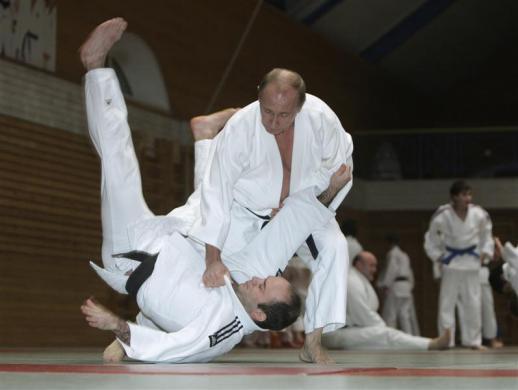 Vladimir Putin viser sine judo kompetencer Foto: Wikimedia