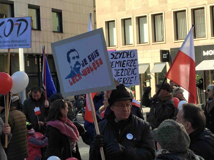 Demonstration i Warszawa Foto: KOD
