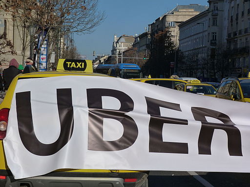 Taxachaufførerne i Budapest protesterer mod Uber Foto: Elekes Andor