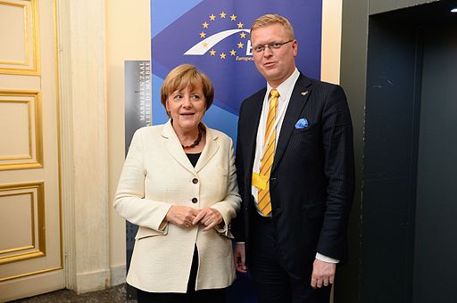 Pavel Belobradek med Angela Merkel under et EU topmøde i 2014 Foto: European People's Party