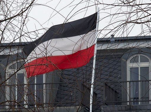 Tysk "Rigsflag" ved NPD's Nationale Zentrums, Leipzig Lindenau. Foto: Herder3 / Wikimedia Commons