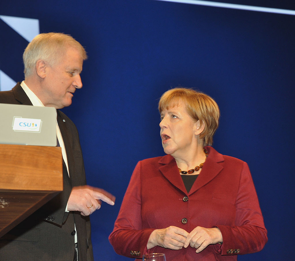 Horst Seehofer og Angela Merkel på CSU's partidag i München, 2015. Foto: Harald Bischoff / Wikimedia Commons